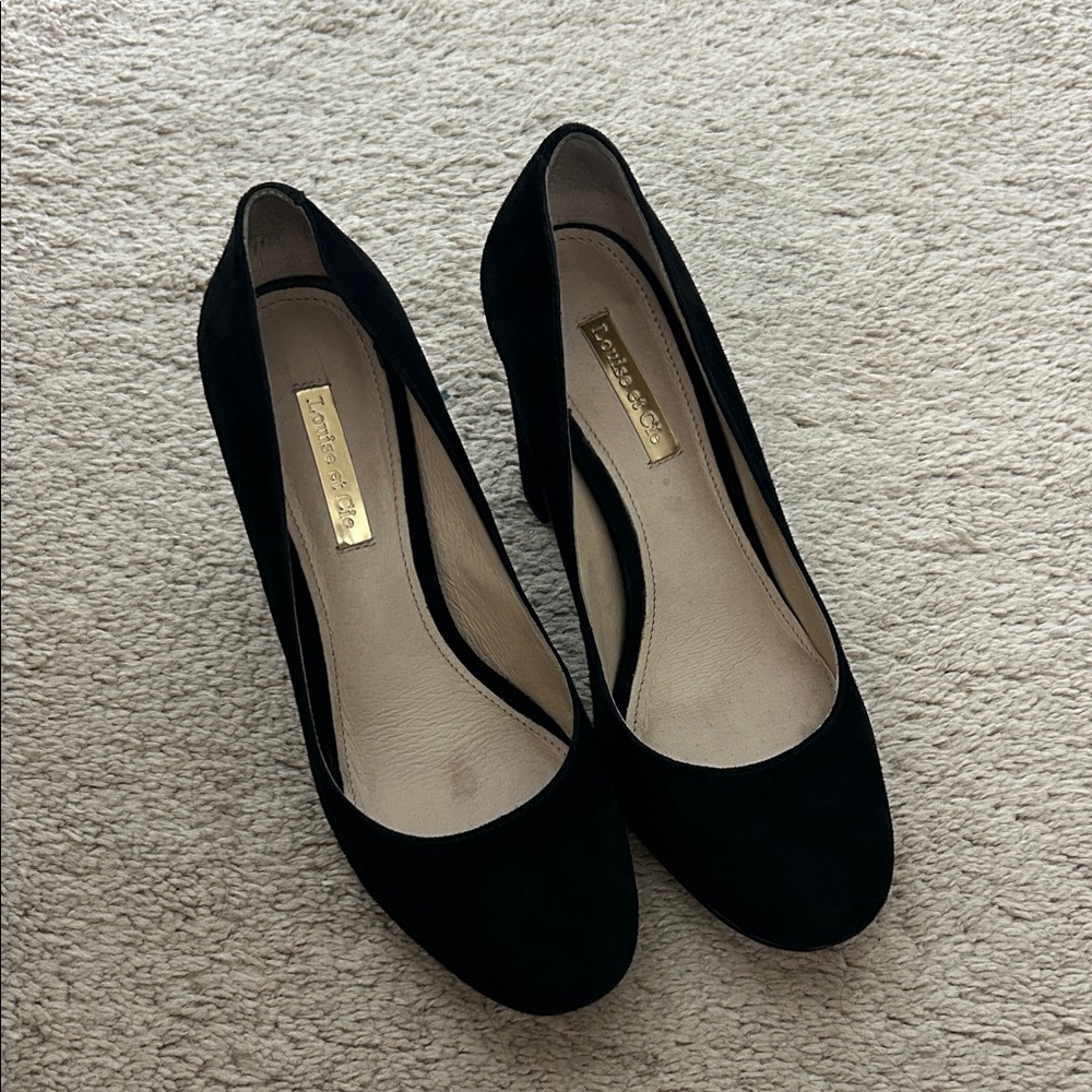Suede Black Pumps